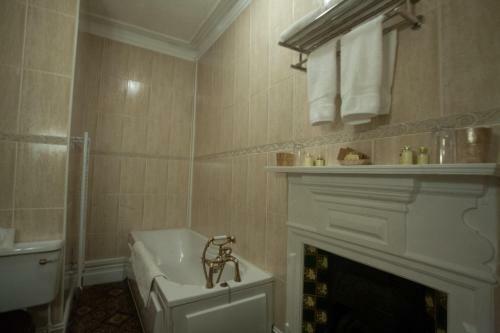 Hotel Meifod Country House