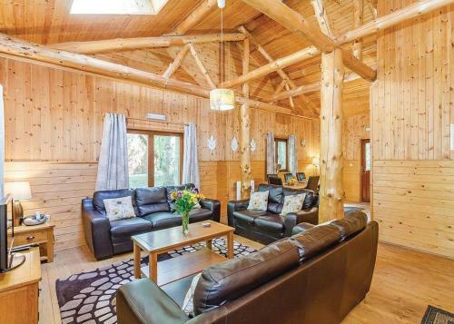 Woodland Park Lodges