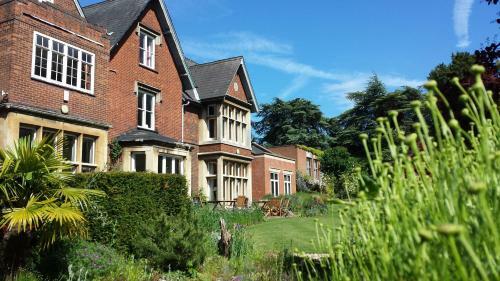Bed & Breakfast Benslow Music