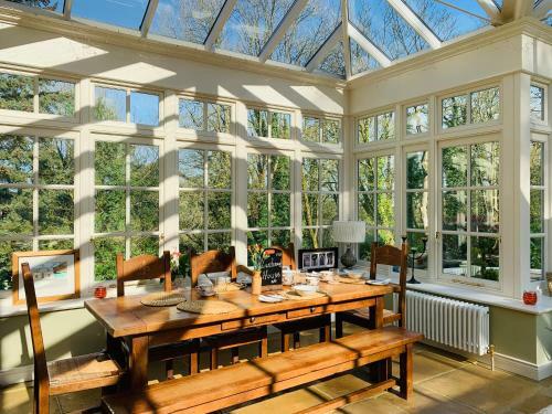Bed & Breakfast Larchmount House