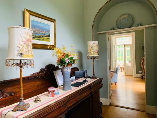 Bed & Breakfast Larchmount House