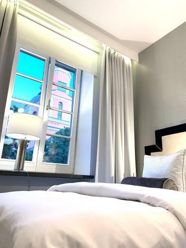 Luxury Apartments Mondrian Old Town IV