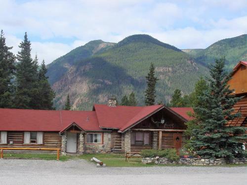 Hotel Northern Rockies Lodge