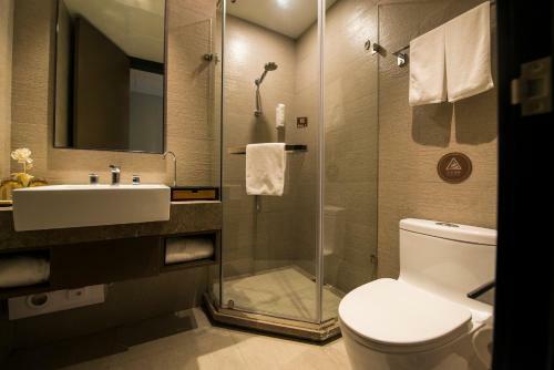 Hotel Home Inn Plus Shanghai West Yan'an Road