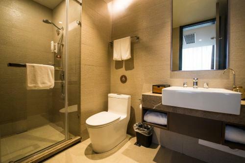 Hotel Home Inn Plus Shanghai West Yan'an Road