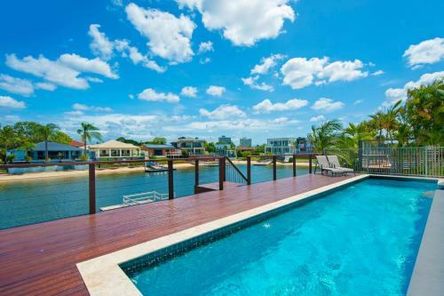 Villa The Beach-whole House 6 Bedrooms 3 Bathrooms
