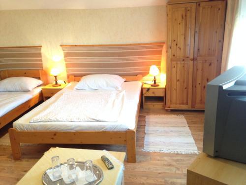 Hostal Kert�sz R�zsa Vend�gh�z