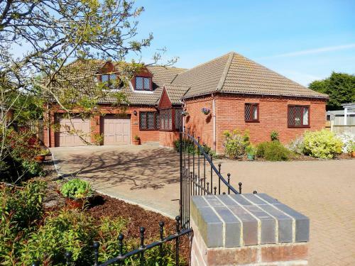 Willow Pool House