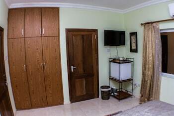 Alma House Hotel