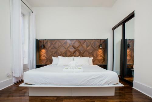 Six Bedroom Apartment On Lincoln