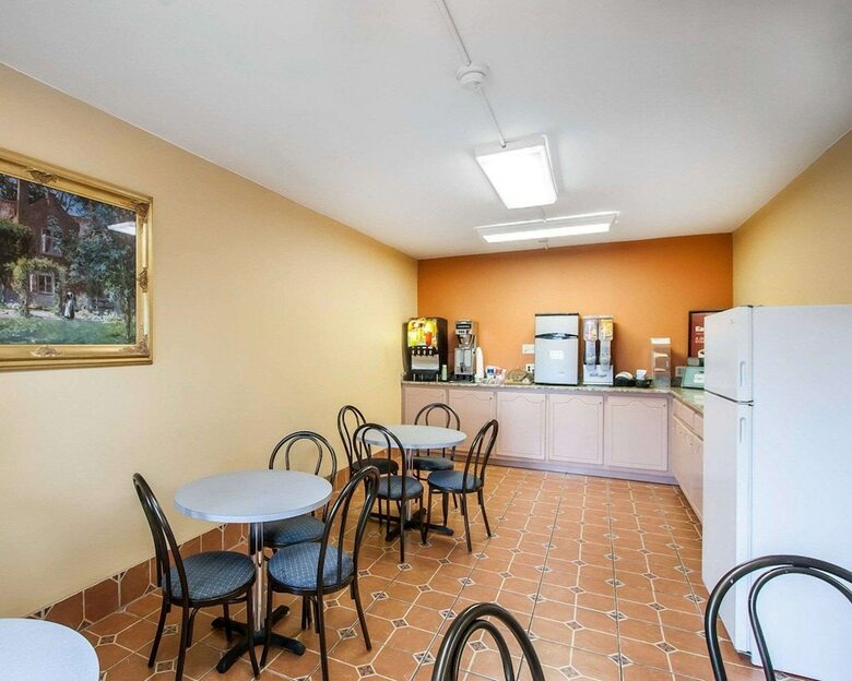 Hotel Econo Lodge Inn & Suites