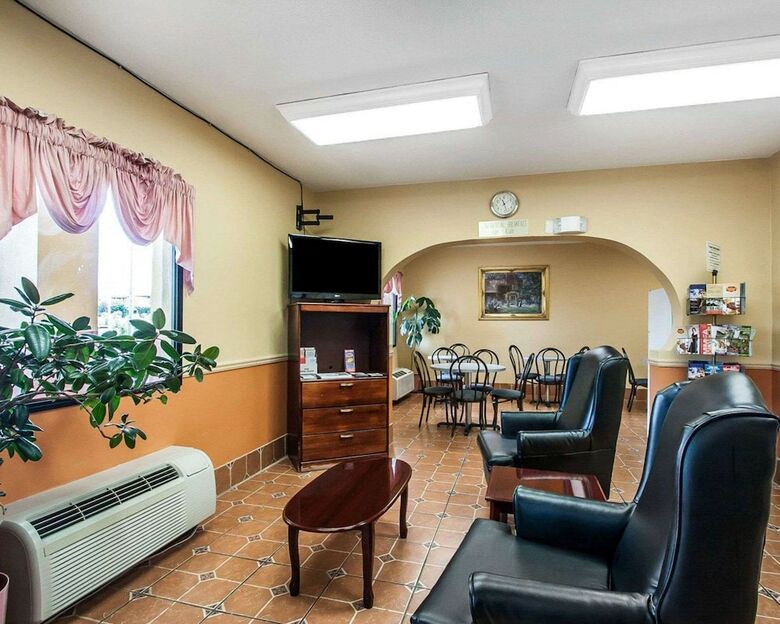 Hotel Econo Lodge Inn & Suites