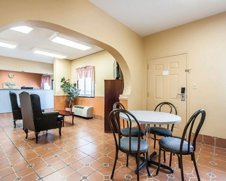 Hotel Econo Lodge Inn & Suites