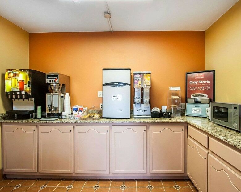 Hotel Econo Lodge Inn & Suites