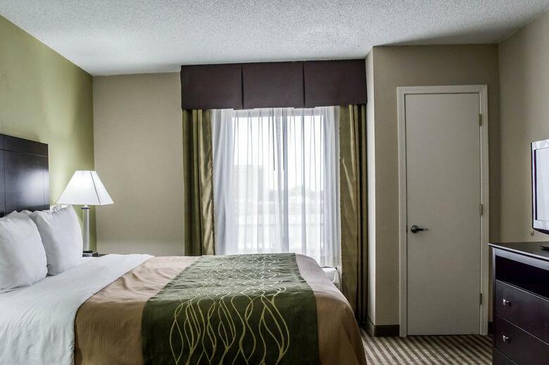 Hotel Comfort Inn & Suites