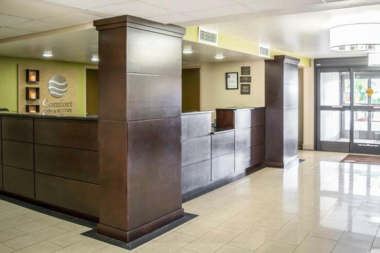 Hotel Comfort Inn & Suites