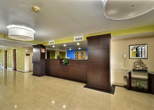 Hotel Comfort Inn & Suites