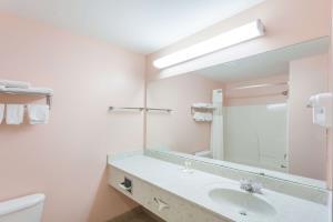 Hotel Howard Johnson Express Inn / Airport