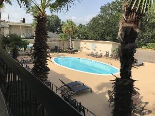 Hotel Carmel Inn & Suites