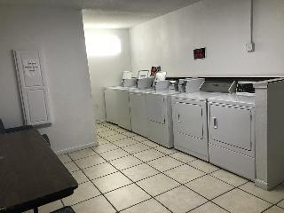 Hotel Carmel Inn & Suites