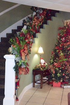 Hotel Carmel Inn & Suites