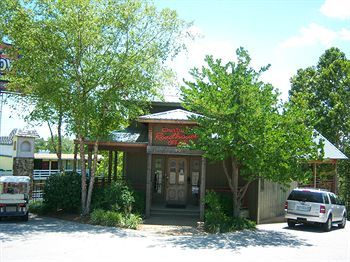 Outback Roadhouse Motel & Suites