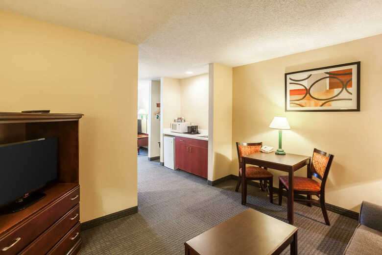 Hotel Quality Inn & Suites
