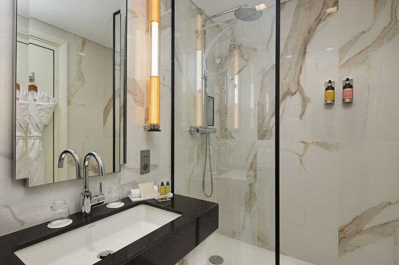 Hotel Le Claridge Champs-elysees Fraser Suites