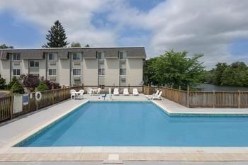 Motel Super 8 Sturbridge