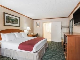 Ramada State College Hotel And Conference Center
