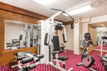 Ramada State College Hotel And Conference Center