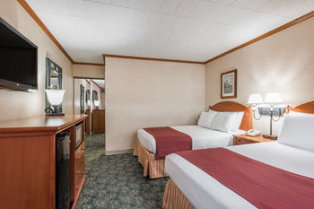 Ramada State College Hotel And Conference Center