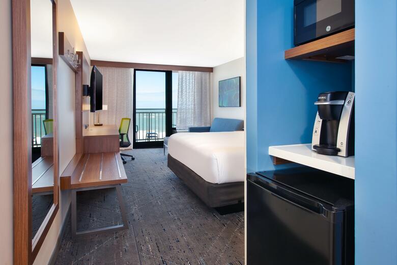 Holiday Inn Express Hotel & Suites Va Beach Oceanfront