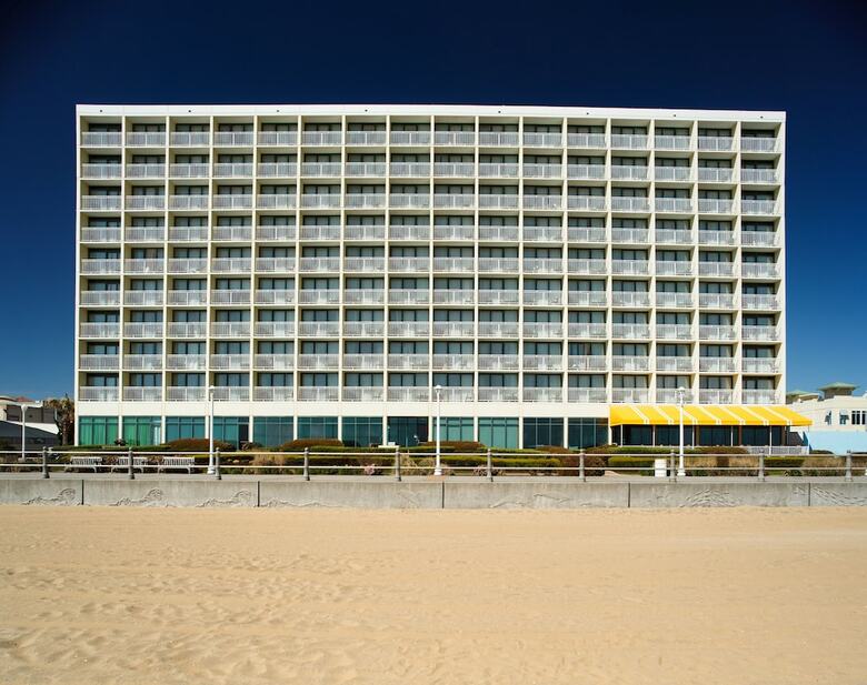 Holiday Inn Express Hotel & Suites Va Beach Oceanfront