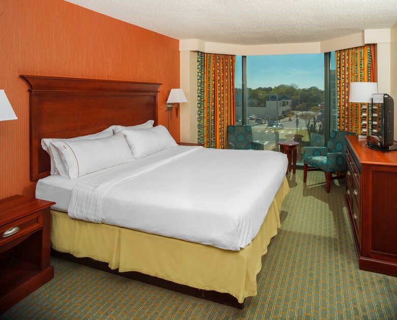 Holiday Inn Express Hotel & Suites Va Beach Oceanfront