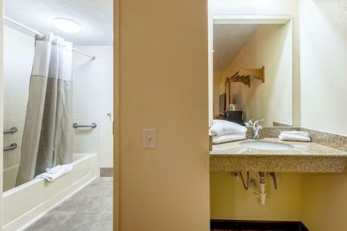 Motel 6 Grove City