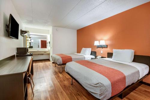 Motel 6 Grove City