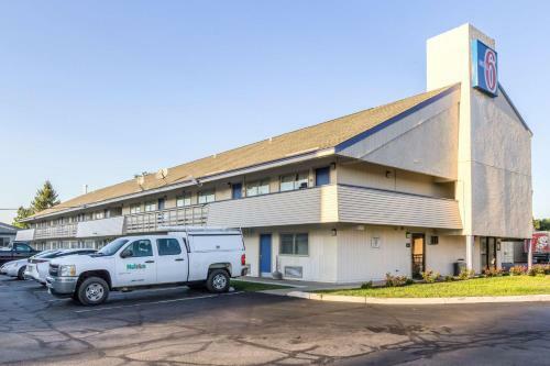 Motel 6 Grove City