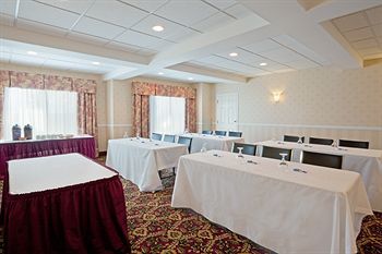 Holiday Inn Express Hotel & Suites White River Junction