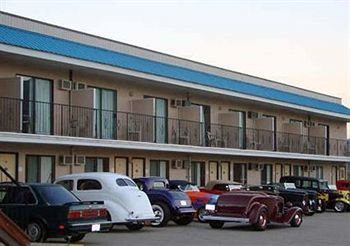 Motel Canadas Best Value Inn & Suites
