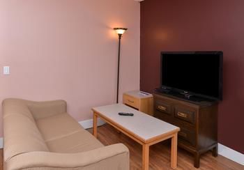 Motel Canadas Best Value Inn & Suites