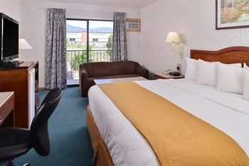 Motel Canadas Best Value Inn & Suites