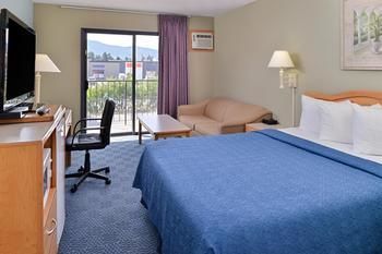 Motel Canadas Best Value Inn & Suites