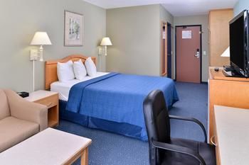 Motel Canadas Best Value Inn & Suites