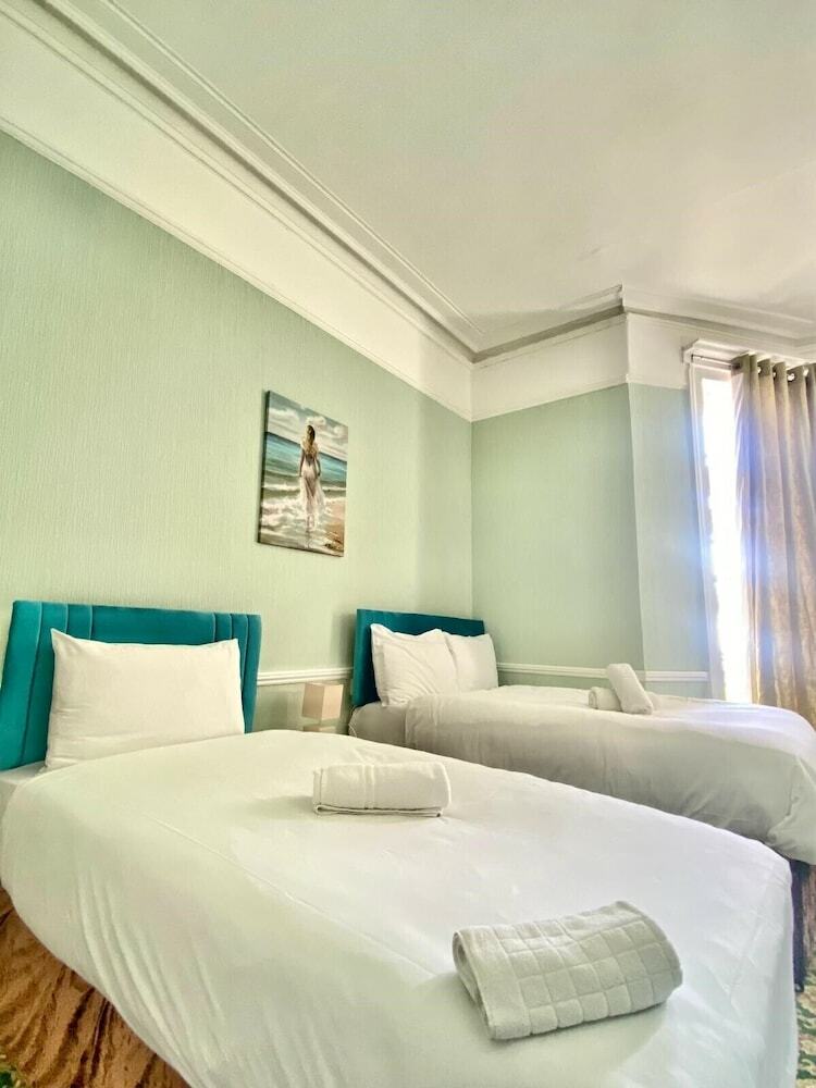The Carlton Hotel