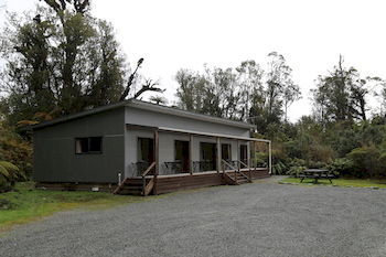 Motel Rainforest Retreat