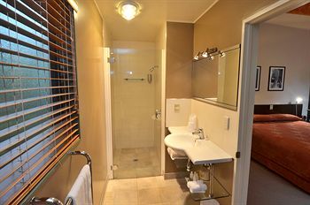 Motel Rainforest Retreat