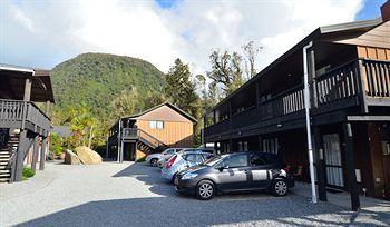 Motel Rainforest Retreat