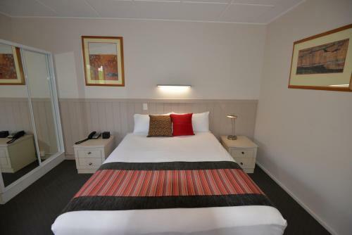 Country Comfort Amity Motel