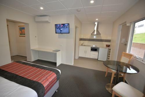 Country Comfort Amity Motel